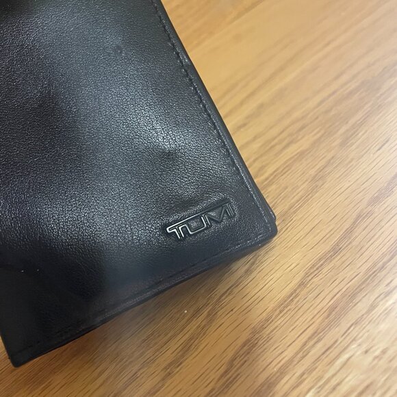 TUMI - Delta L-Fold Leather Wallet with RFID Lock - Picture 6 of 9